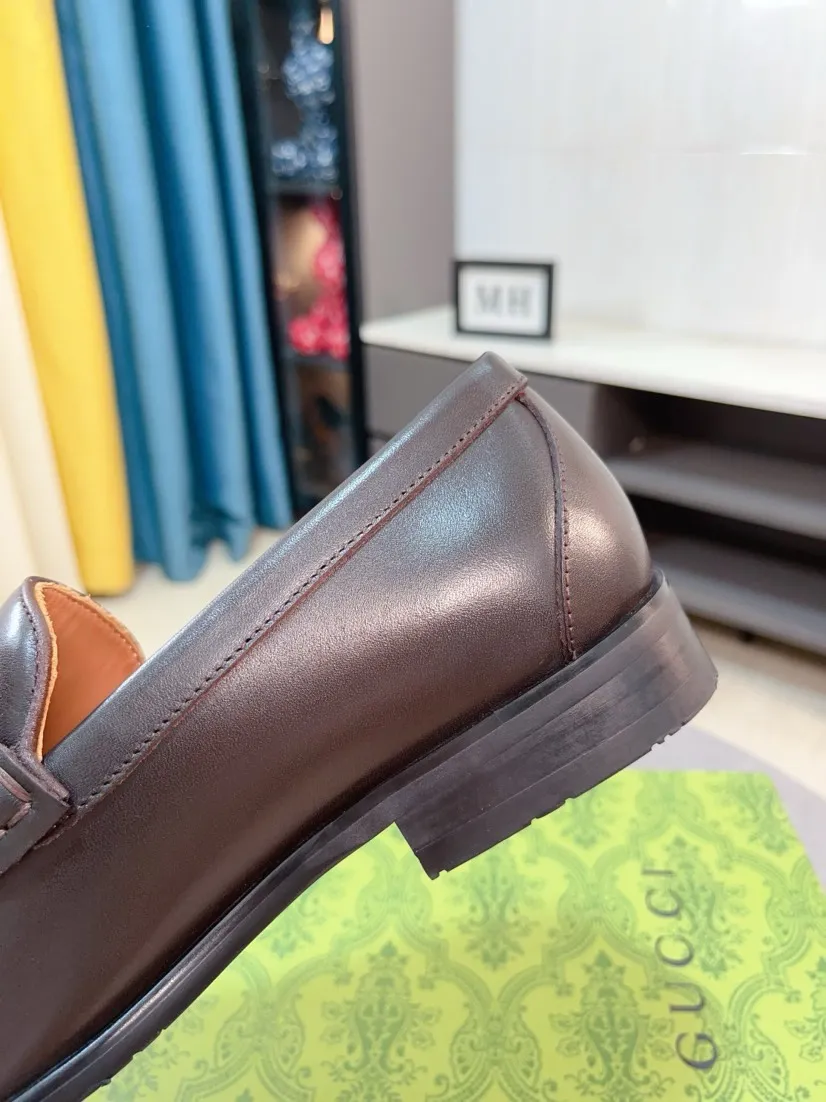 Men's shoes 💰500🌹🌹Niuli [GUCCI Gucci] A new style of formal men's leather shoes is coming~ The original quality upper is made of patent leather imported from Italy, the leather is soft and delicate, comfortable and soft first-layer cowhide lining, rubber wear-resistant outsole, the shoe shape is dignified and domineering, and the luxury charm cannot be concealed! The natural and free nouveau riche leads the trend. Code number: 38-44